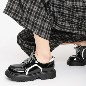 Mocasini Femei Stil Britanic 2022 Primăvară Alb-Negru de Culoare de Potrivire Mici din Piele Pantofi cu talpi Groase Dantela-up Pantofi de Piele de Brevet