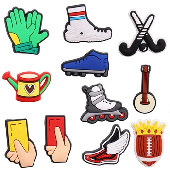 Se amestecă 50PCS PVC Desene animate Pantofi Farmece Kawaii Mănuși de Golf, Adidași Patine Fierbător Rugby Coroana Cartonaș Roșu Croc Jibz Catarama Prieteni Cadou